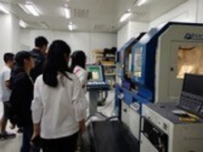 信息科學(xué)與工程學(xué)院光科學(xué)系系列學(xué)習(xí)參訪活動舉行